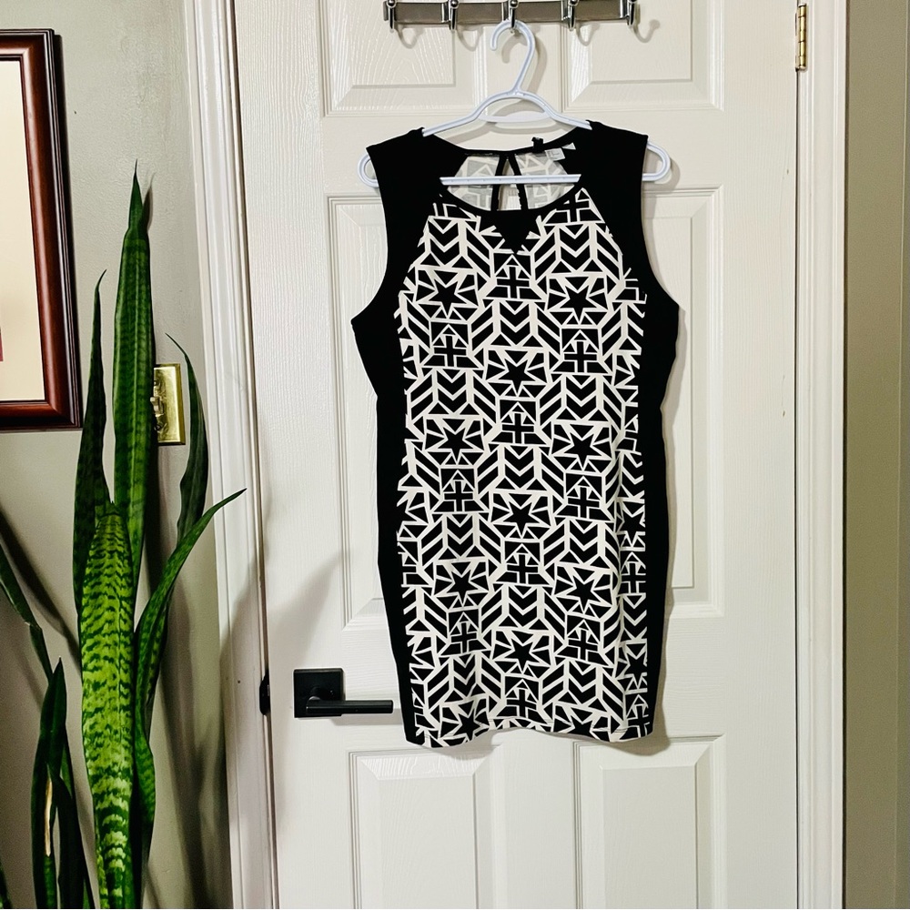 H&M Divided Beautiful Black and White Patterned Bodycon Dress